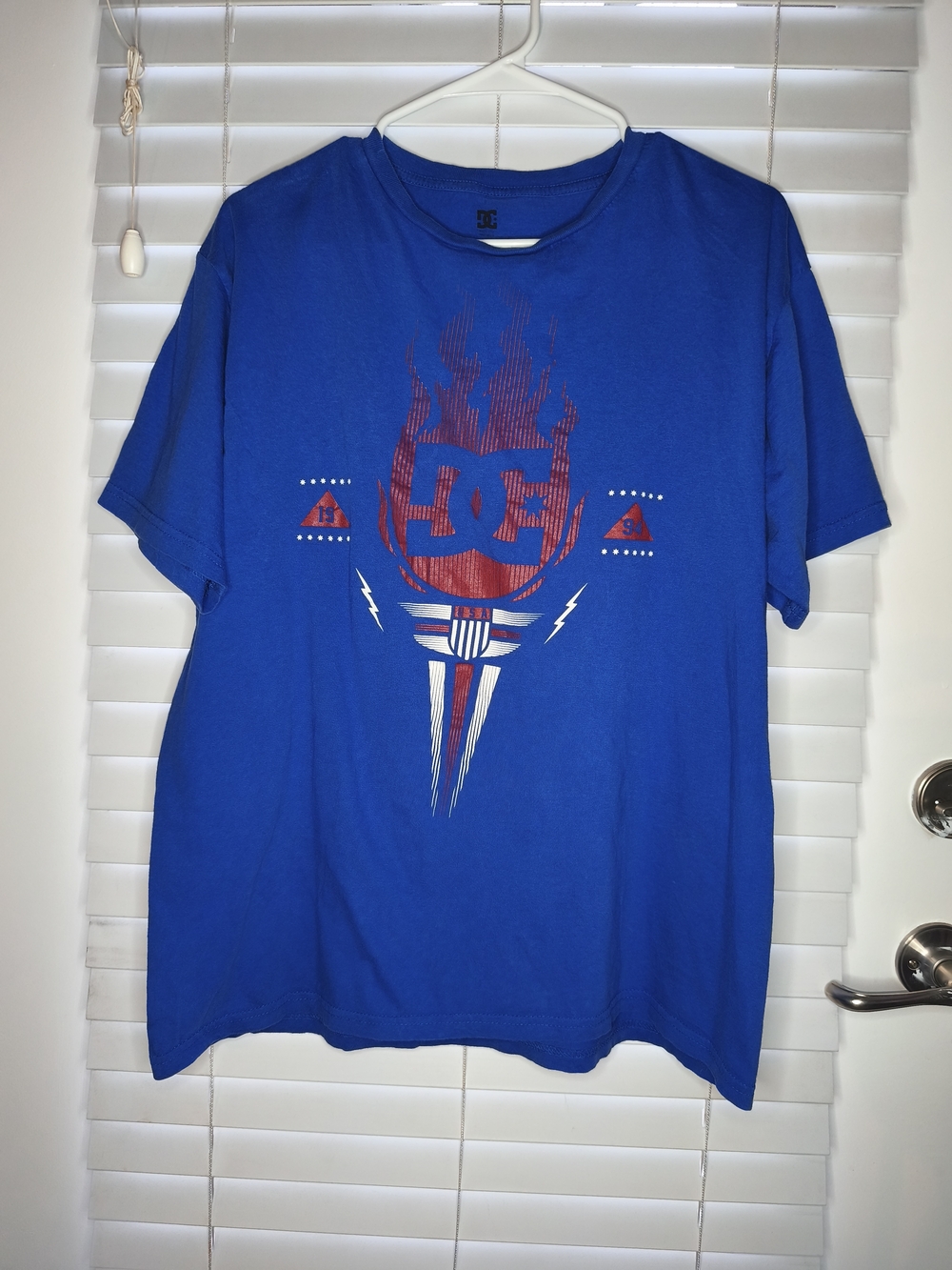 Y2K DC Shoes Men's T Shirt Size L Blue Graphic Print Short Sleeve Scatbording